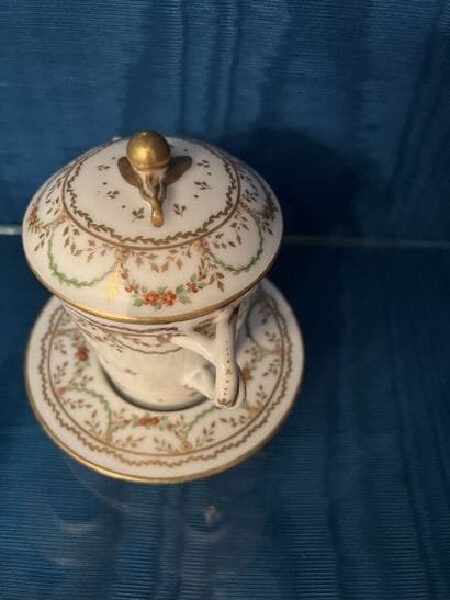 PARIS (Honoré & Cie).
Porcelain Trembleuse...