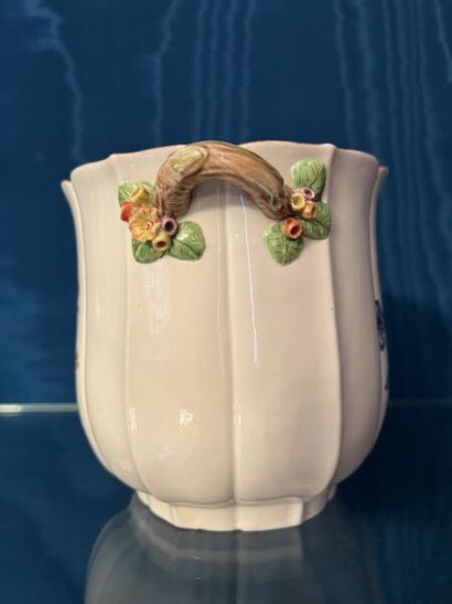 CHANTILLY.
Glass bucket with pinched sides...