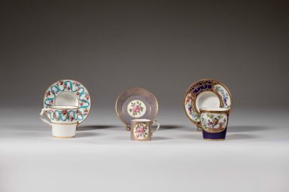 SÈVRES.
Gobelet enfoncé et sa soucoupe en...