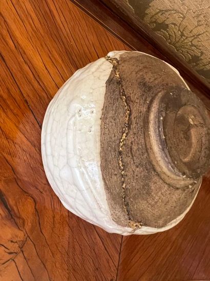 JAPAN, MINO (CHINO) kilns. 
Circular stoneware...