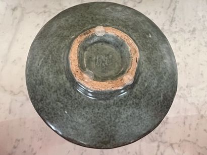 Marc UZAN (né en 1955). 
Vase pansu en céramique...