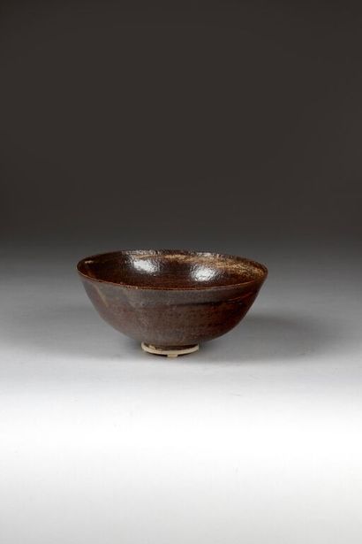 Mami KANNO (20th century). 
Bowl in brown...