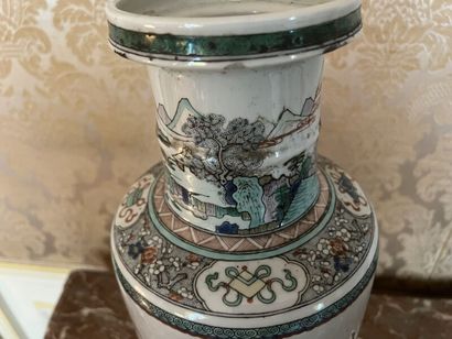CHINA.
Porcelain baluster vase with polychrome...