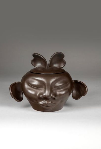Chantal LAROCHE-LYSSON (20th century). 
Listening....