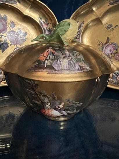 MEISSEN.
Pair of covered four-lobed sugar...