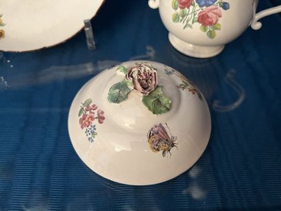 CHANTILLY.
Covered handled cup and saucer...