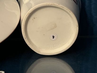 MENNECY. 
Trembleuse cup and saucer in soft...
