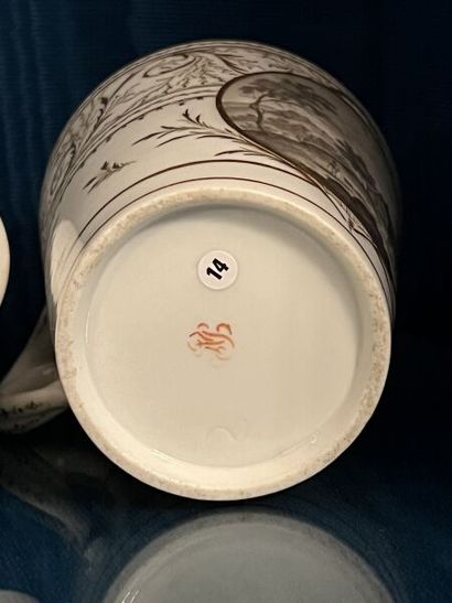 PARIS (Manufacture du Comte de Provence).
Porcelain...