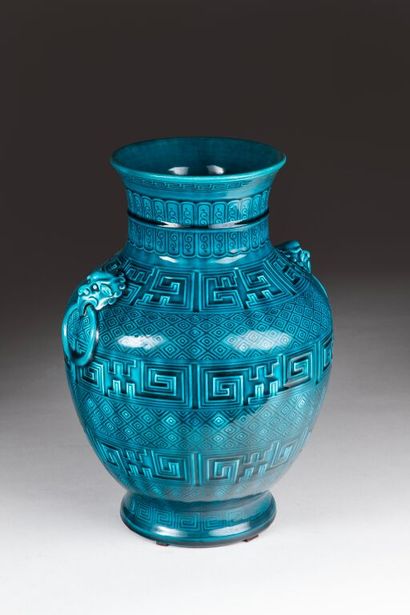 Théodore DECK (1823-1891).
Vase balustre...