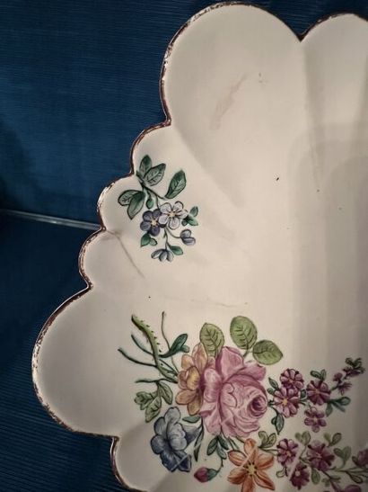 CHANTILLY.
Polylobed soft-paste porcelain...