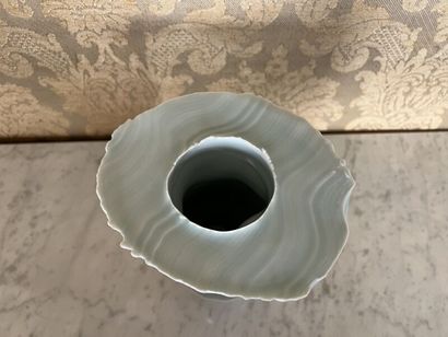 Takeshi YASUDA (né en 1943).
Vase à col évasé...