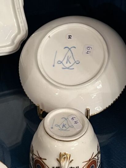 SÈVRES.
Service à café tête à tête en porcelaine...