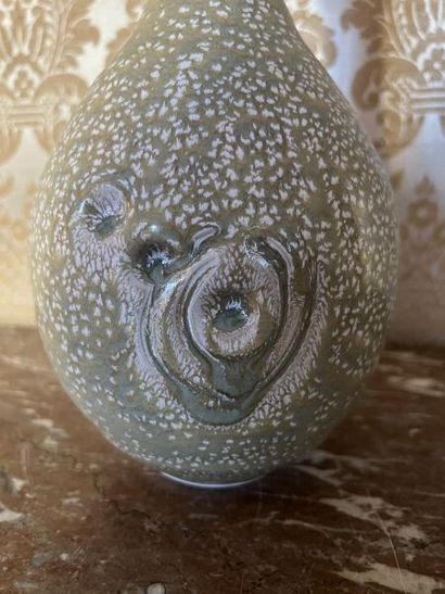 Charles HAIR (born 1955).
Porcelain bottle...