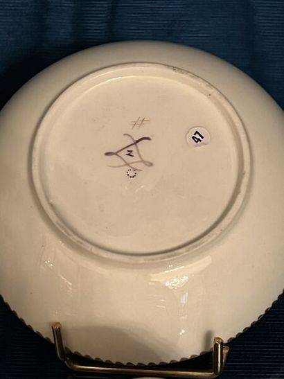 SÈVRES.
Petite tasse et sa sous-tasse en...