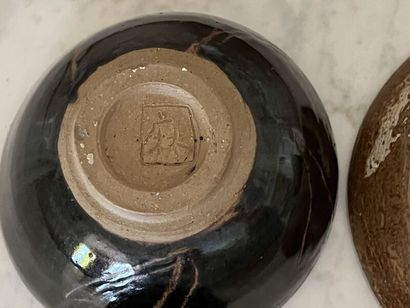 Mami KANNO (20th century). 
Set of two bowls...