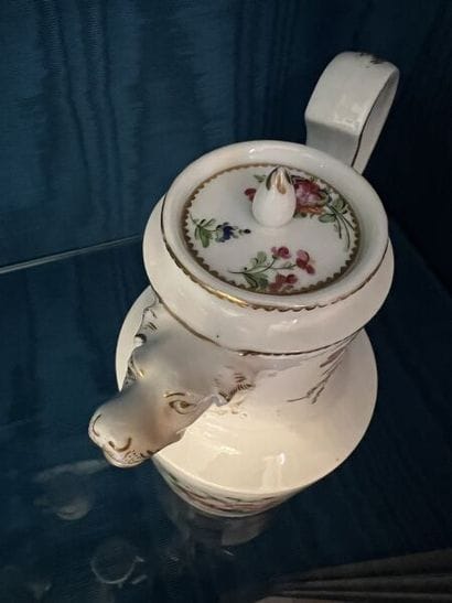 PARIS. 
Cylindrical porcelain pourer with...