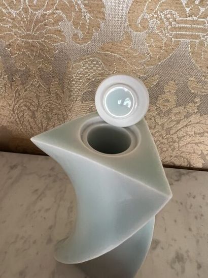 Akira YAGI (né en 1955). 
Vase couvert tourné...