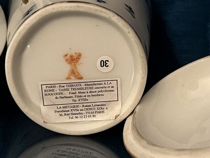 PARIS (Manufacture de la Reine, rue de Thiroux).
Porcelain...