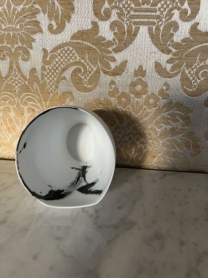 Karin BABLOK (née en 1964). 
Vase en porcelaine...