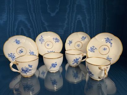 SÈVRES.
Suite de quatre gobelets Hébert et...