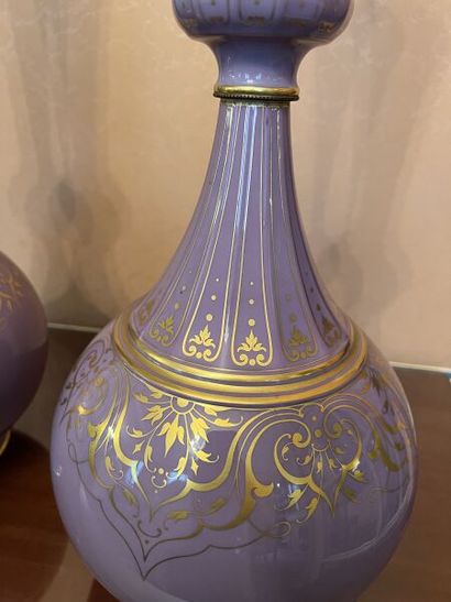 SÈVRES.
Paire d'importants vases balustres...