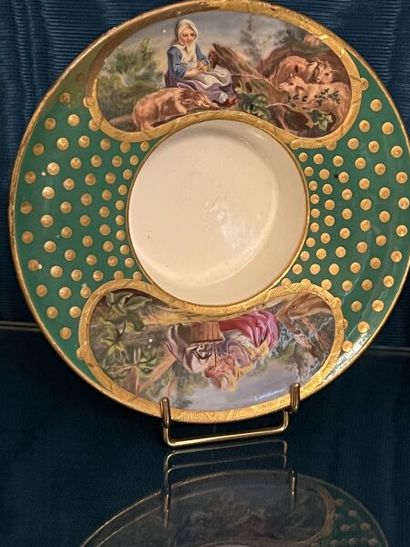 SÈVRES.
Gobelet enfoncé et sa soucoupe en...