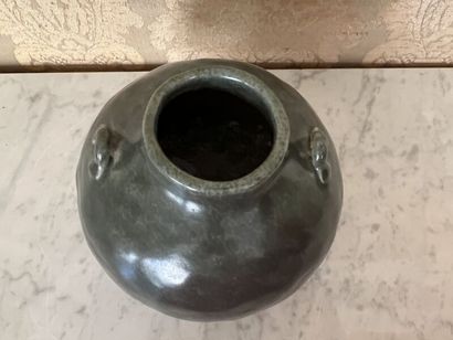 Marc UZAN (né en 1955). 
Vase pansu en céramique...