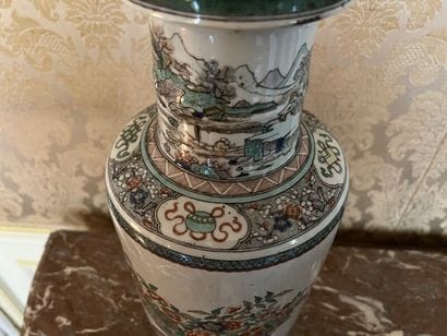 CHINA.
Porcelain baluster vase with polychrome...