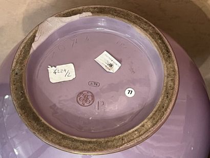 SÈVRES.
Paire d'importants vases balustres...