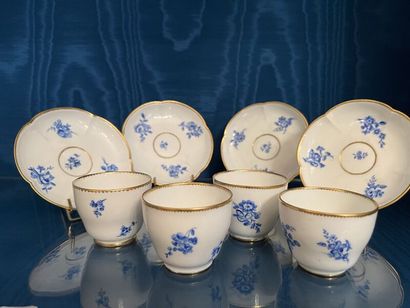 SÈVRES.
Suite de quatre gobelets Hébert et...