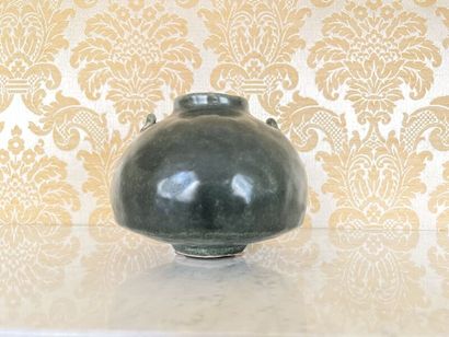Marc UZAN (né en 1955). 
Vase pansu en céramique...
