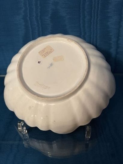 MEISSEN.
Polylobed porcelain bowl with polychrome...