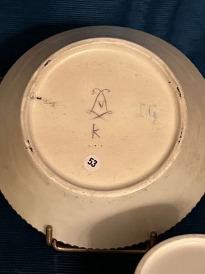 SÈVRES.
Tasse litron et sa sous-tasse en...