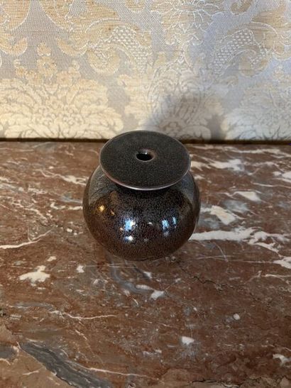 École contemporaine. 
Petit vase globulaire...