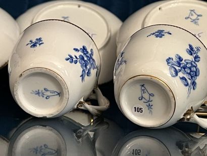 SÈVRES.
Suite de quatre gobelets Hébert et...