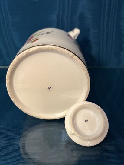 PARIS. 
Cylindrical porcelain pourer with...