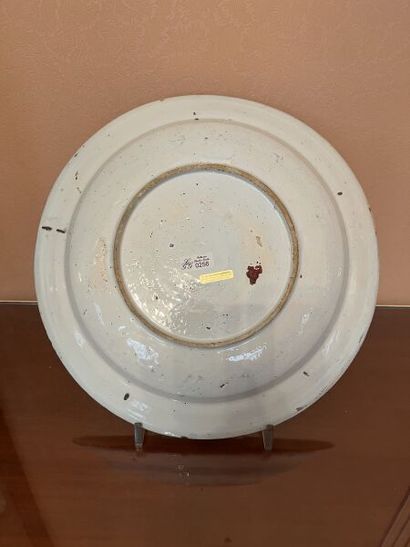 DELFT.
Large round earthenware dish with...