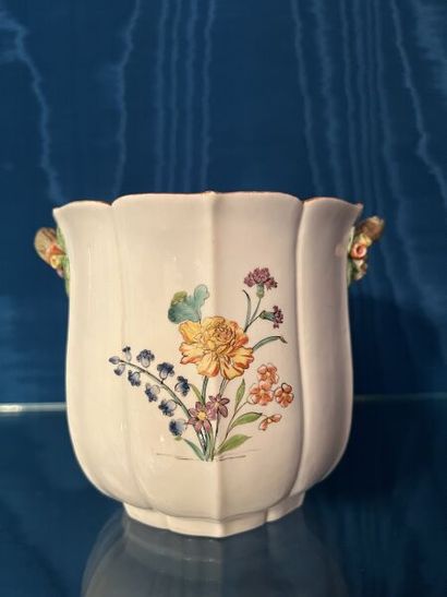CHANTILLY.
Glass bucket with pinched sides...