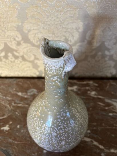 Charles HAIR (born 1955).
Porcelain bottle...