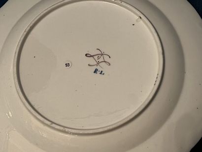 SÈVRES.
Suite de quatre assiettes à bords...