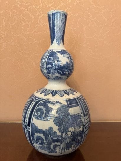DELFT.
Earthenware double gourd vase with...