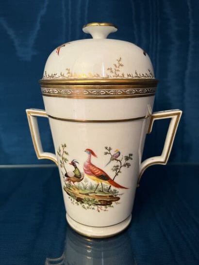 PARIS.
Rare porcelain bain-marie cup and...