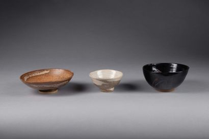 Mami KANNO (20th century). 
Set of two bowls...