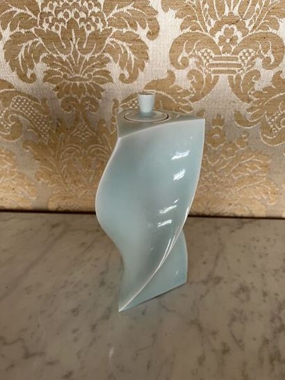 Akira YAGI (né en 1955). 
Vase couvert tourné...