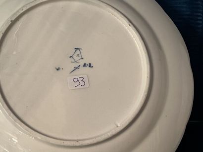 SÈVRES.
Suite de quatre assiettes à bords...