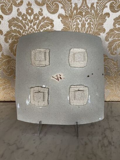 Charles HAIR (born 1955).
Porcelain stoneware...