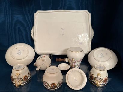 SÈVRES.
Service à café tête à tête en porcelaine...