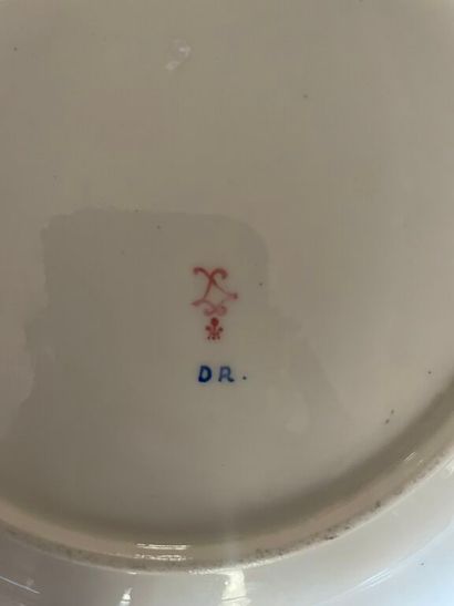 SÈVRES.
Porcelain rimmed plate with polychrome...