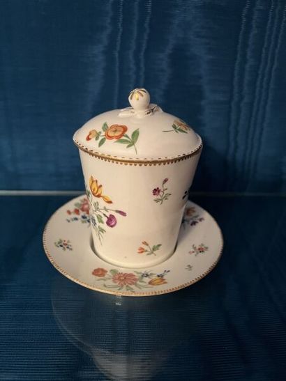 PARIS (Nast). 
Porcelain trembleuse covered...