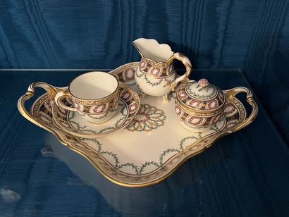 SÈVRES.
Service égoïste en porcelaine comprenant...
